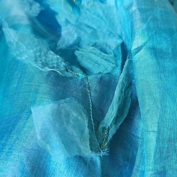NWT OSCAR DE LA RENTA | 100% raw silk scarf wrap appliqued leafs turquoise blue - Picture 6 of 6